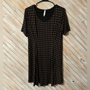 RVCA Black & Gold Dress Scoop Neck Pleated Semi Fitted Midi Casual